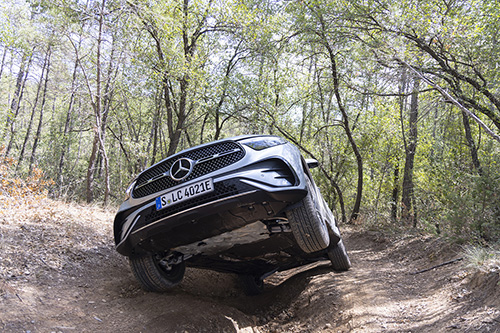 mercedes-benz-glc-crawling